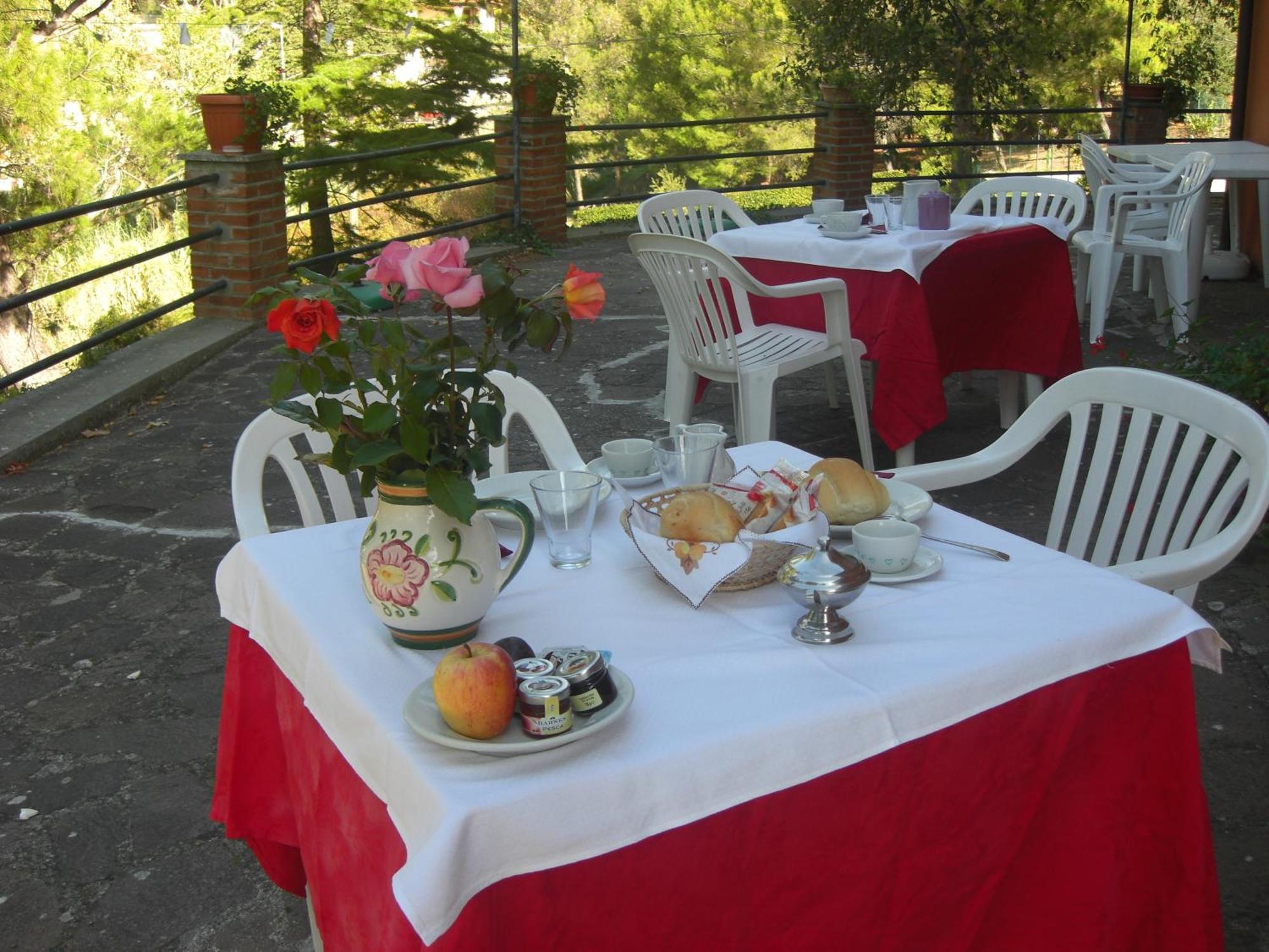 Hotel Il Poggetto Кастеллина-Мариттима Экстерьер фото
